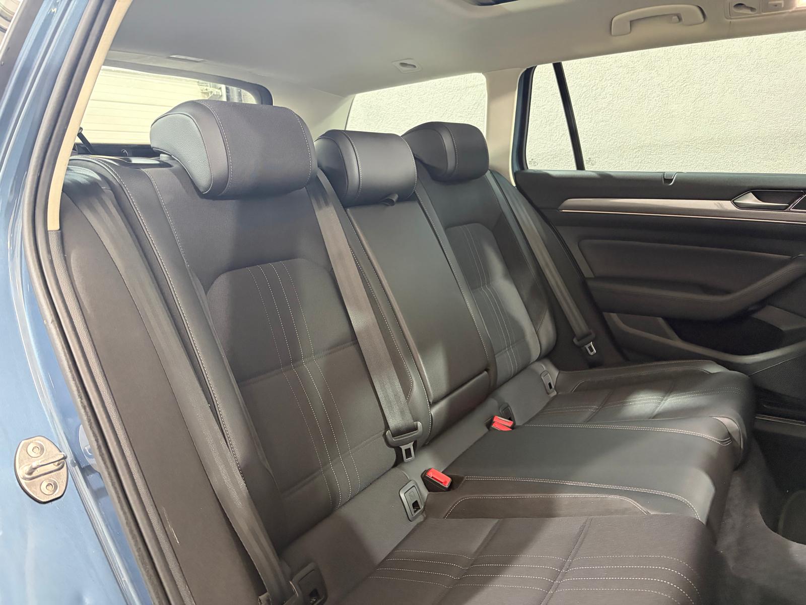 VW Passat Alltrack 2.0 TDI BMT 4Motion DSG - Attelage - Toit ouvrant-image-13