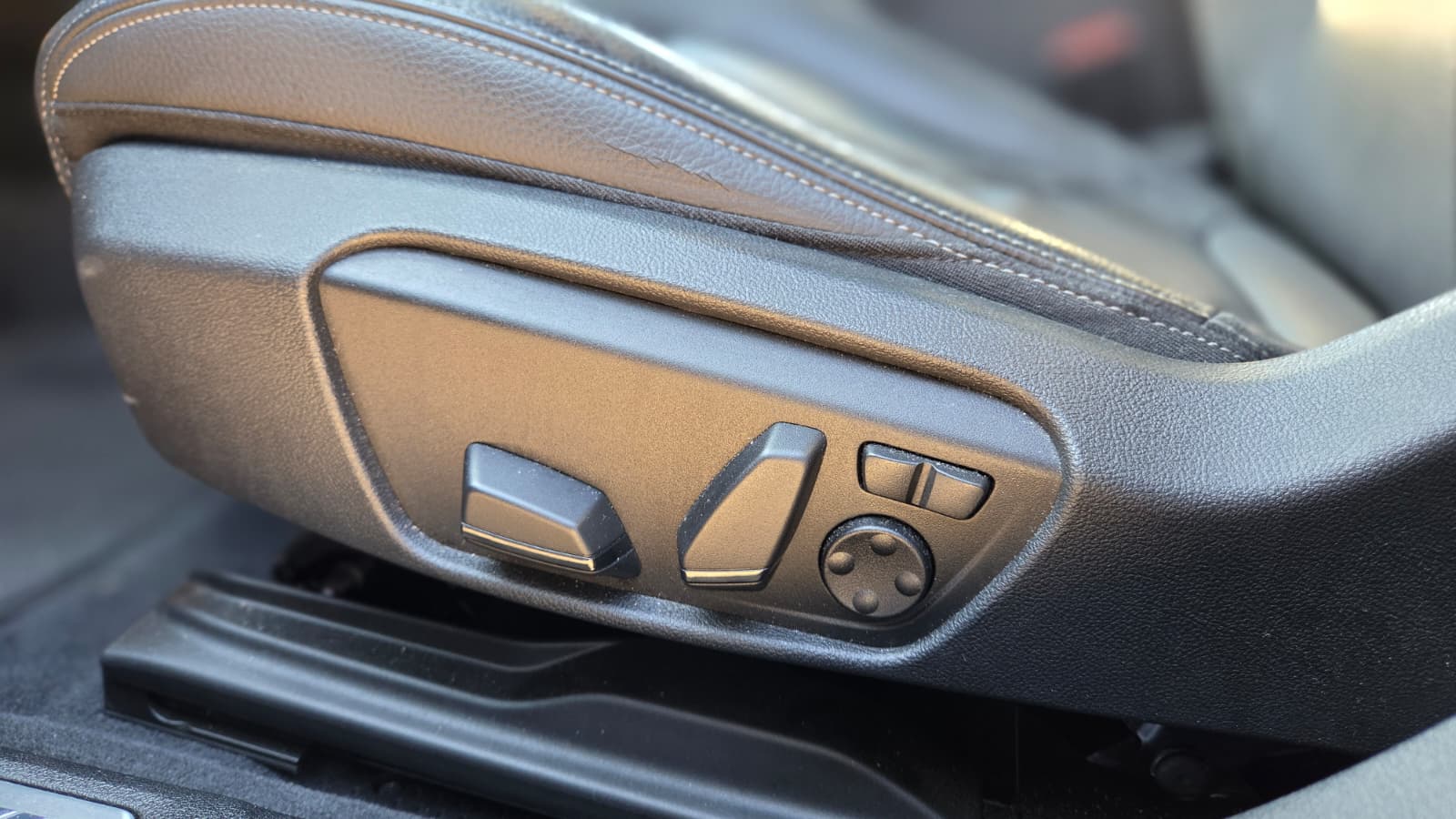BMW M135i xDrive Steptronic-image-12