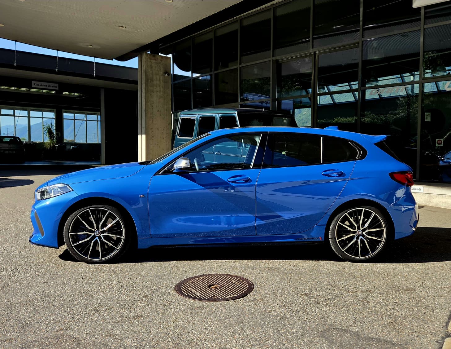 BMW M135i xDrive Steptronic-image-2