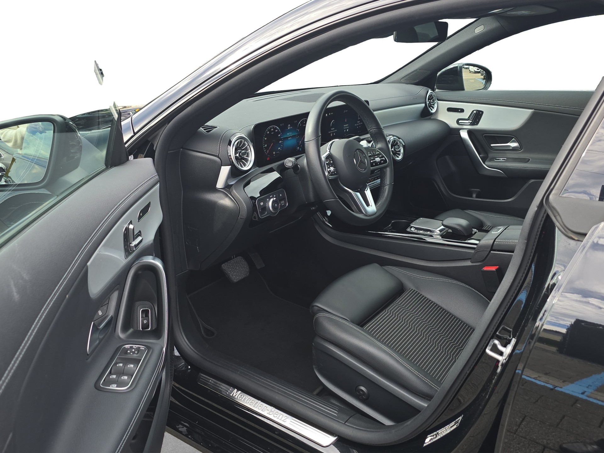 MERCEDES-BENZ CLA 250 4Matic Progressive 7G-DCT-image-6