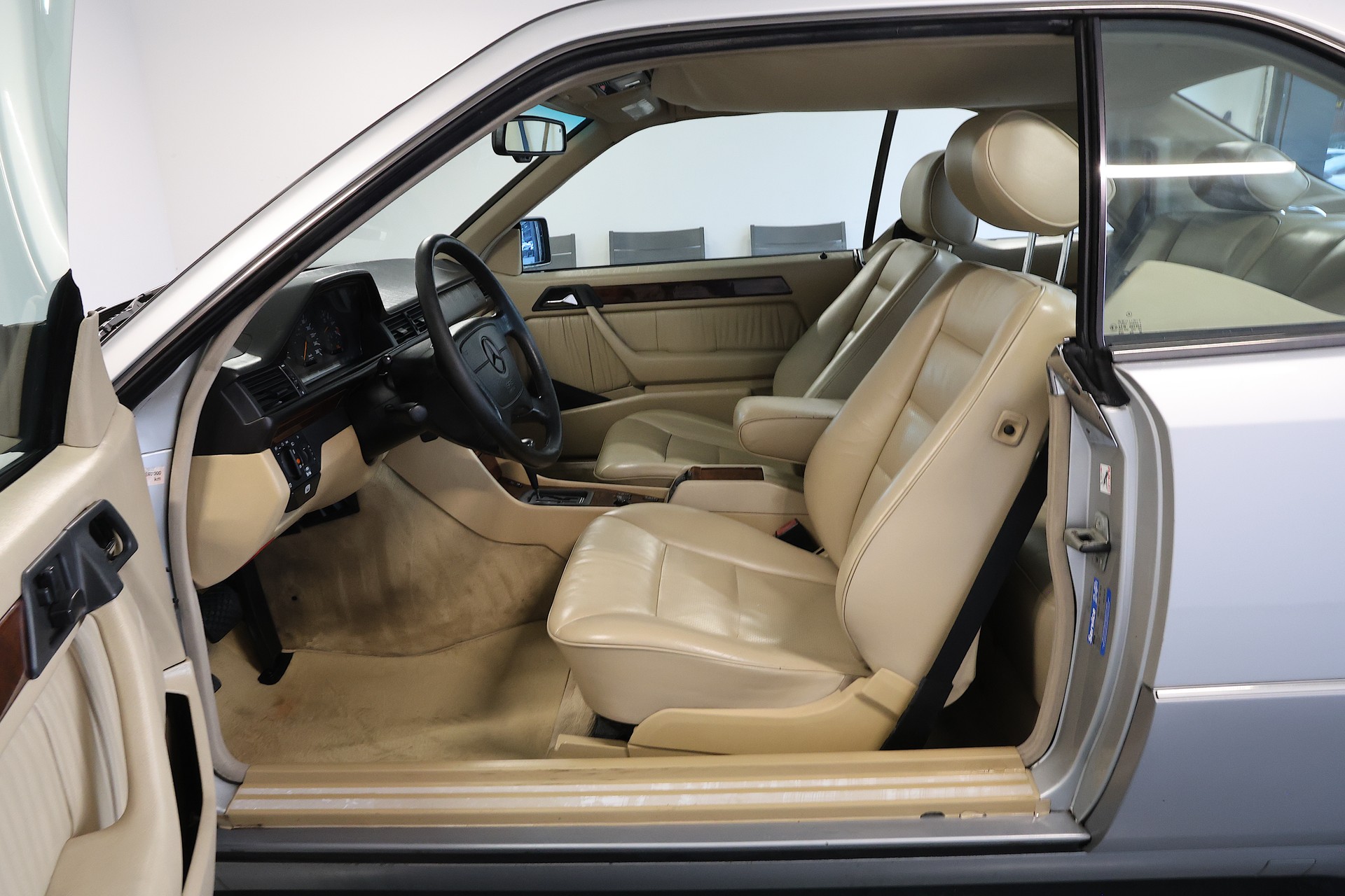MERCEDES-BENZ E 320 Coupé *Frisch ab VETERANPRÜFUNG*-image-5