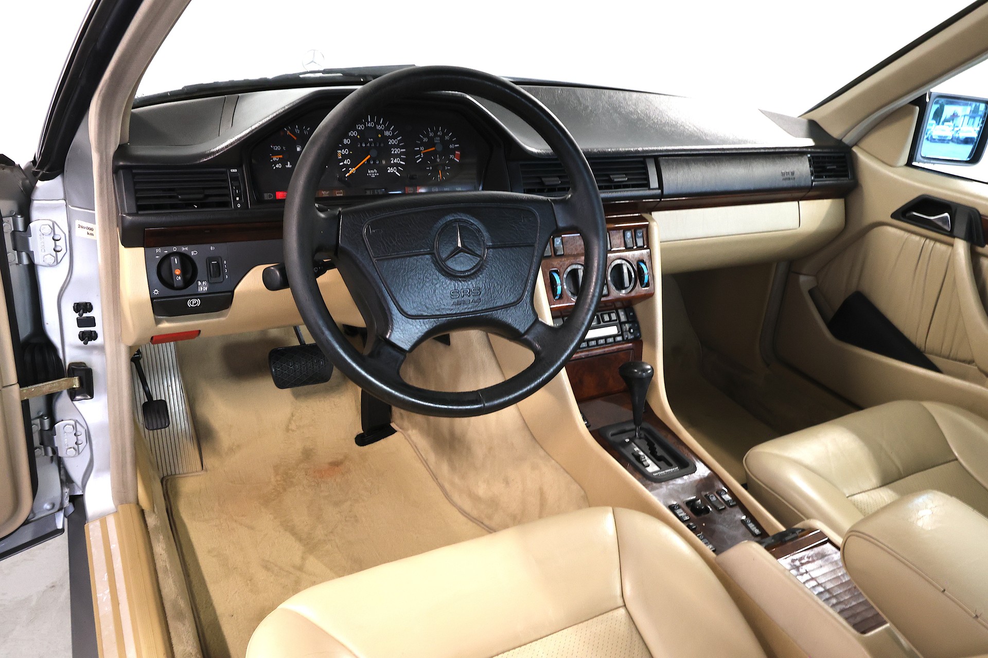 MERCEDES-BENZ E 320 Coupé *Frisch ab VETERANPRÜFUNG*-image-7