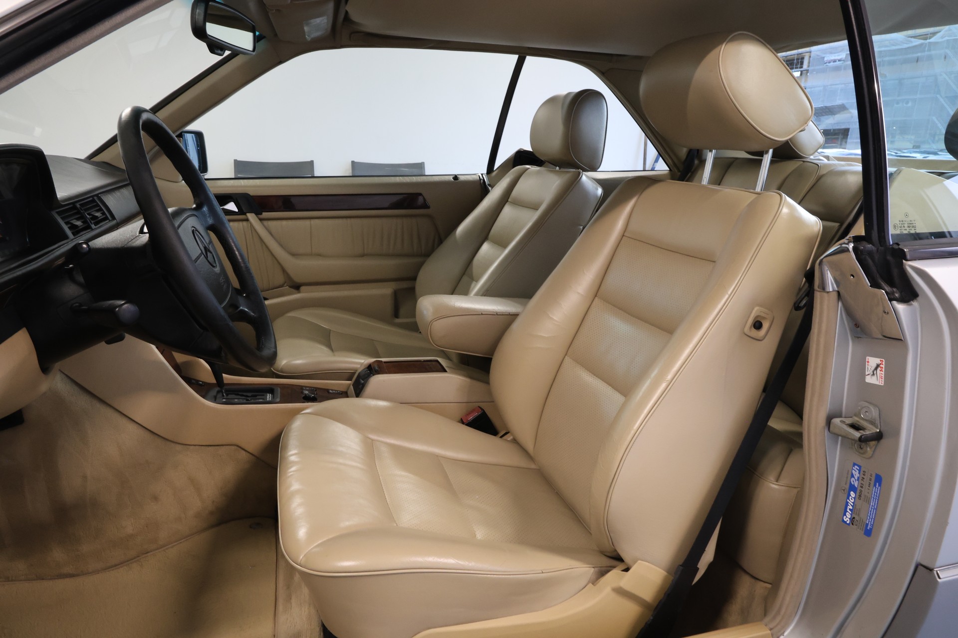 MERCEDES-BENZ E 320 Coupé *Frisch ab VETERANPRÜFUNG*-image-6