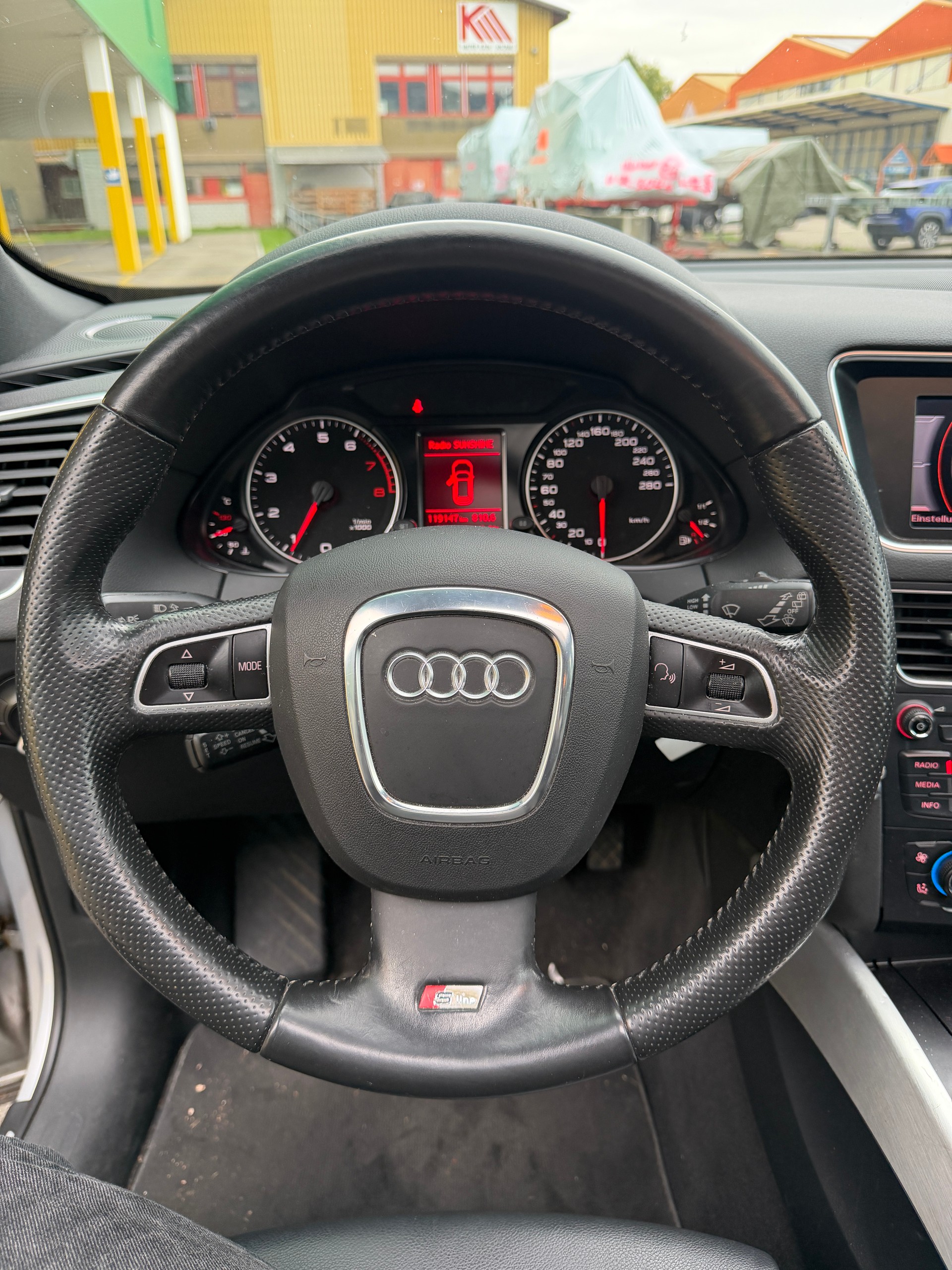 AUDI Q5 2.0 TFSI quattro S-tronic-image-12