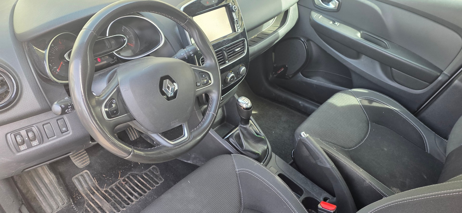 RENAULT Clio 1.5 dCi Intens-image-4