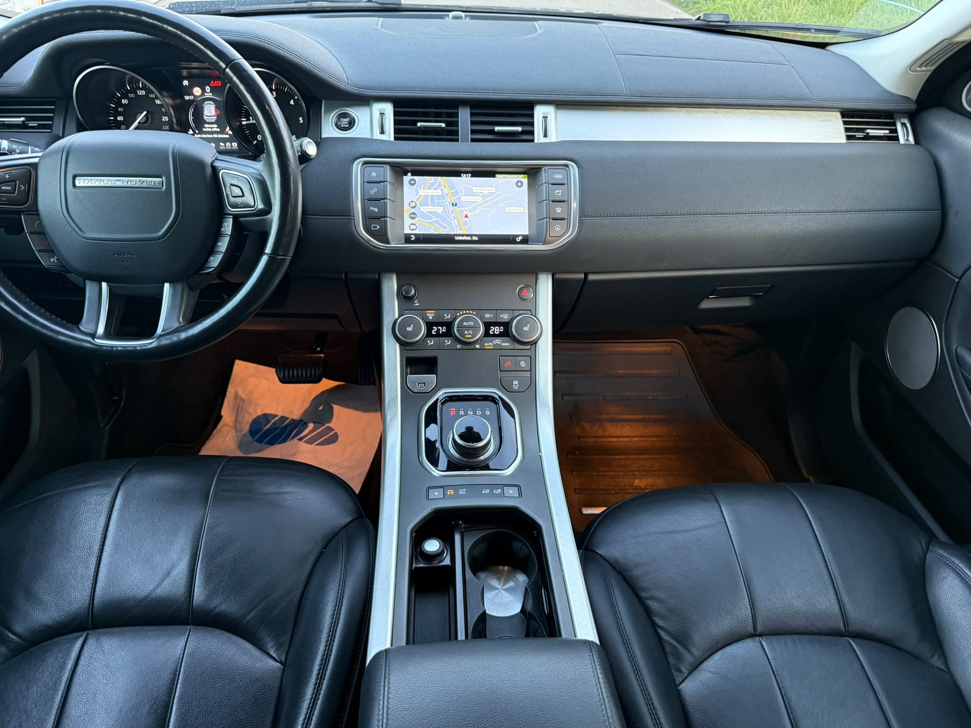 LAND ROVER Range Rover Evoque 2.0 TD4 SE Advantage AT9-image-11