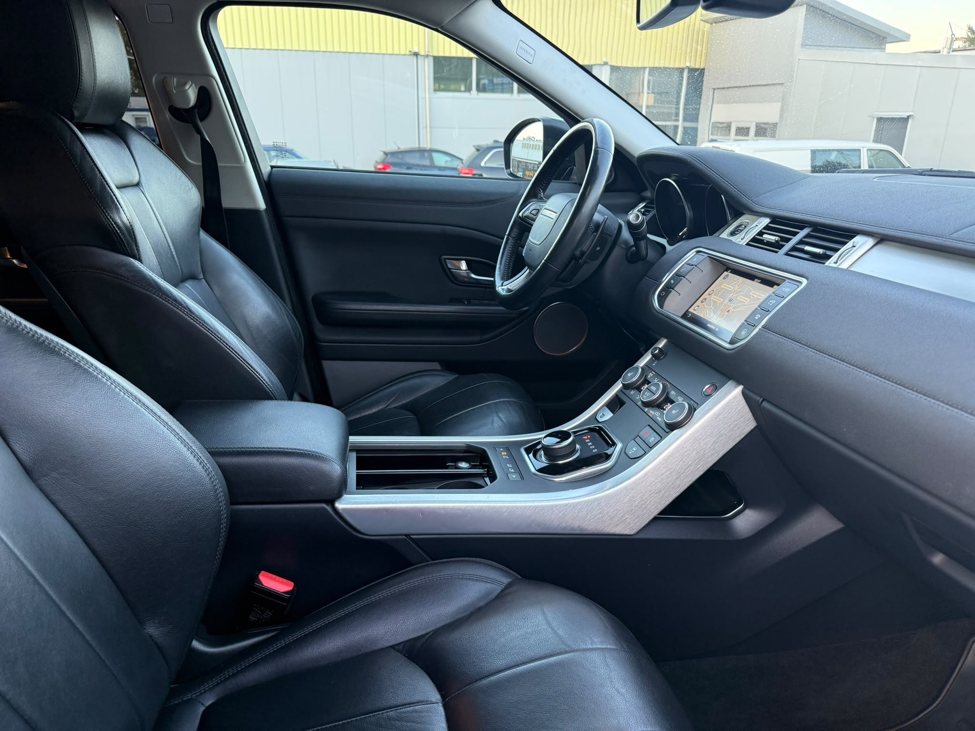 LAND ROVER Range Rover Evoque 2.0 TD4 SE Advantage AT9-image-10