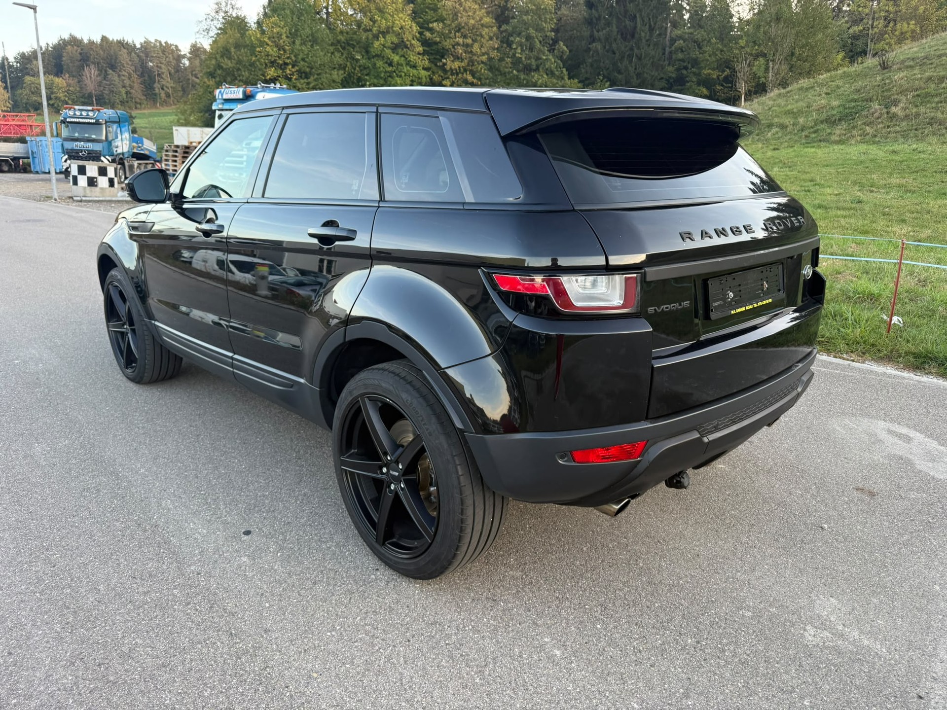LAND ROVER Range Rover Evoque 2.0 TD4 SE Advantage AT9-image-5