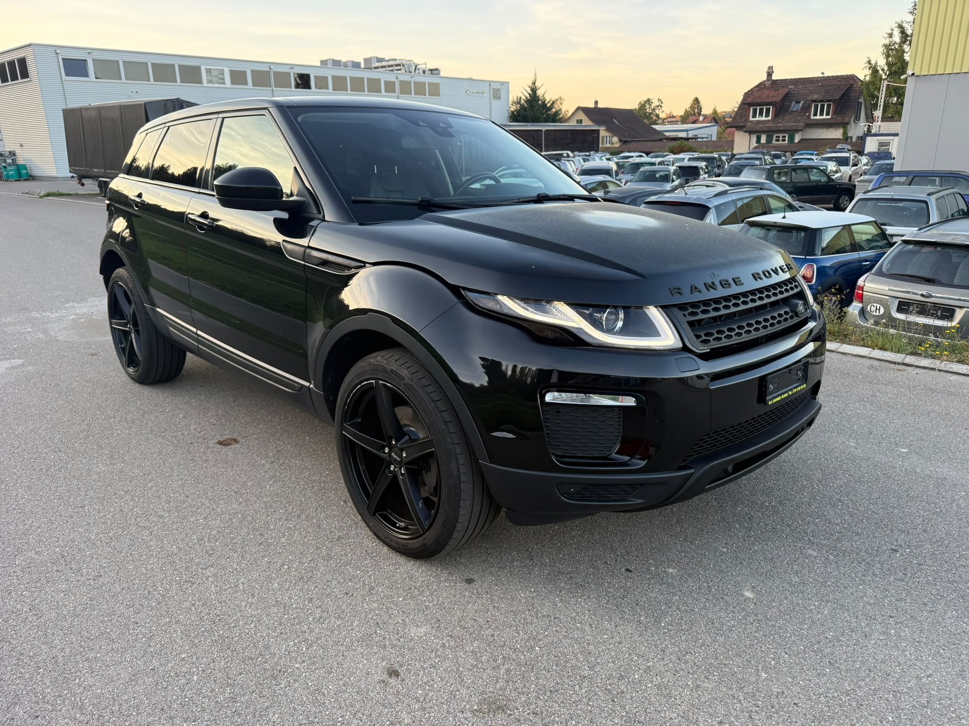LAND ROVER Range Rover Evoque 2.0 TD4 SE Advantage AT9-image-3