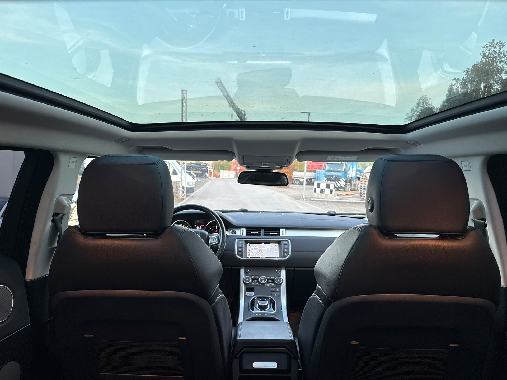 LAND ROVER Range Rover Evoque 2.0 TD4 SE Advantage AT9-image-14