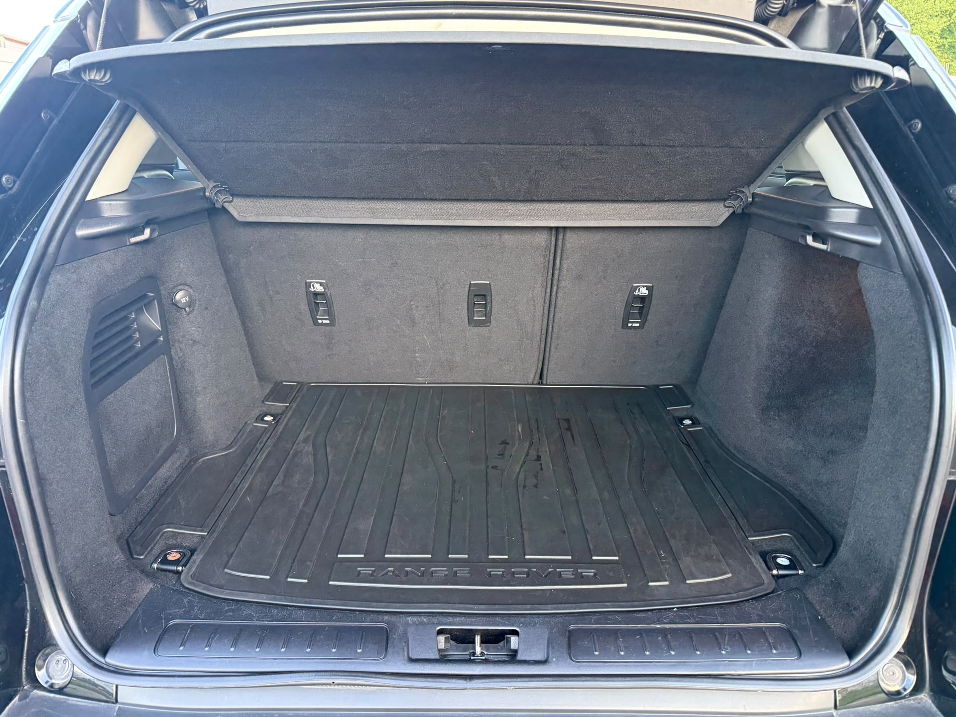 LAND ROVER Range Rover Evoque 2.0 TD4 SE Advantage AT9-image-9