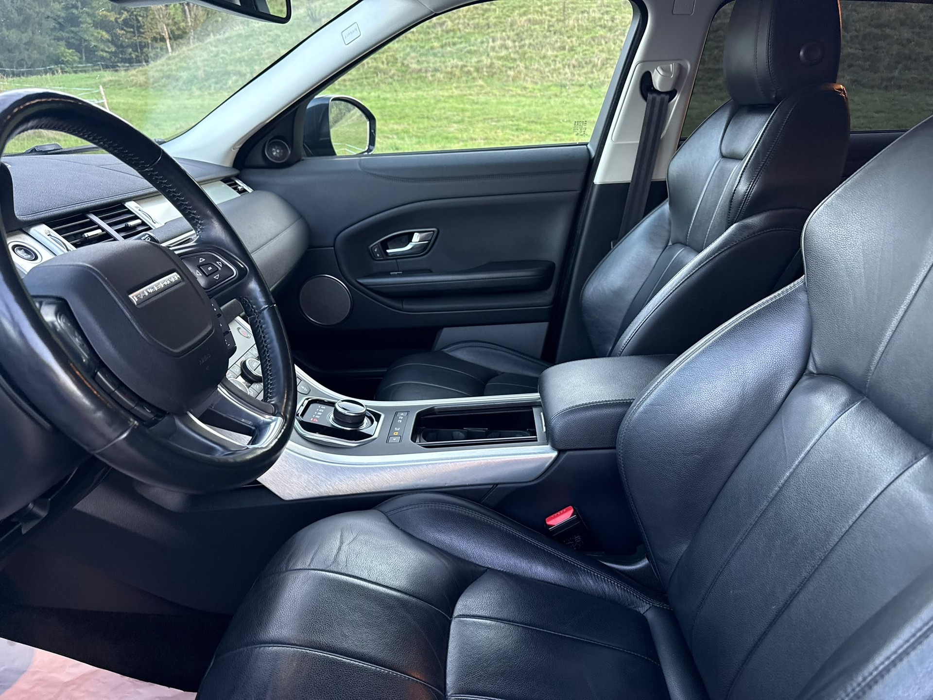 LAND ROVER Range Rover Evoque 2.0 TD4 SE Advantage AT9-image-7