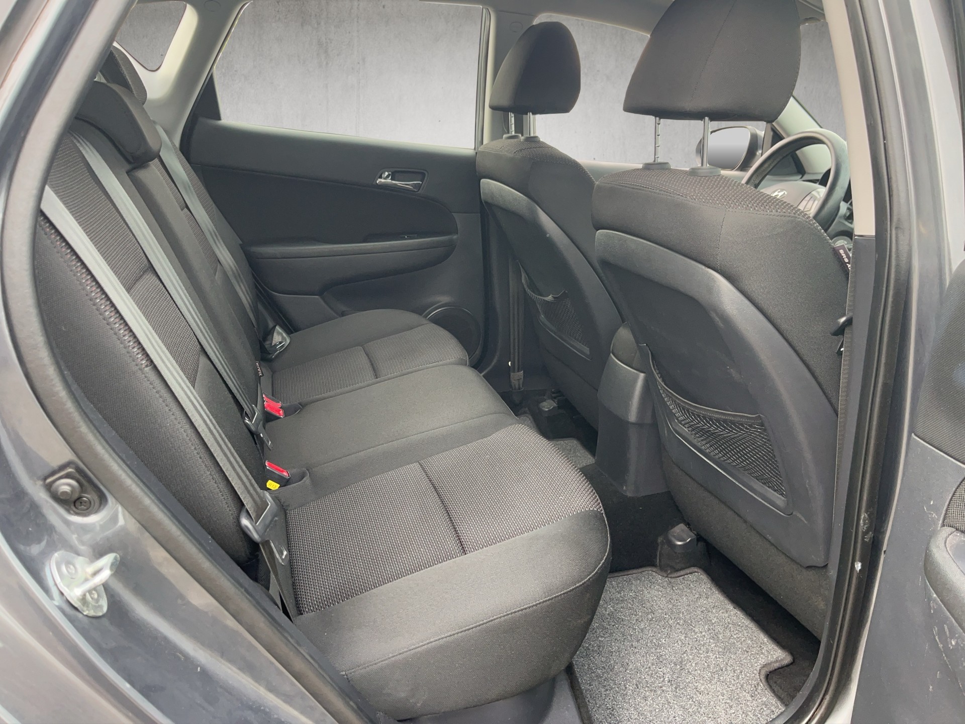 HYUNDAI i30 1.6 Swiss Plus Edition Automatic-image-11