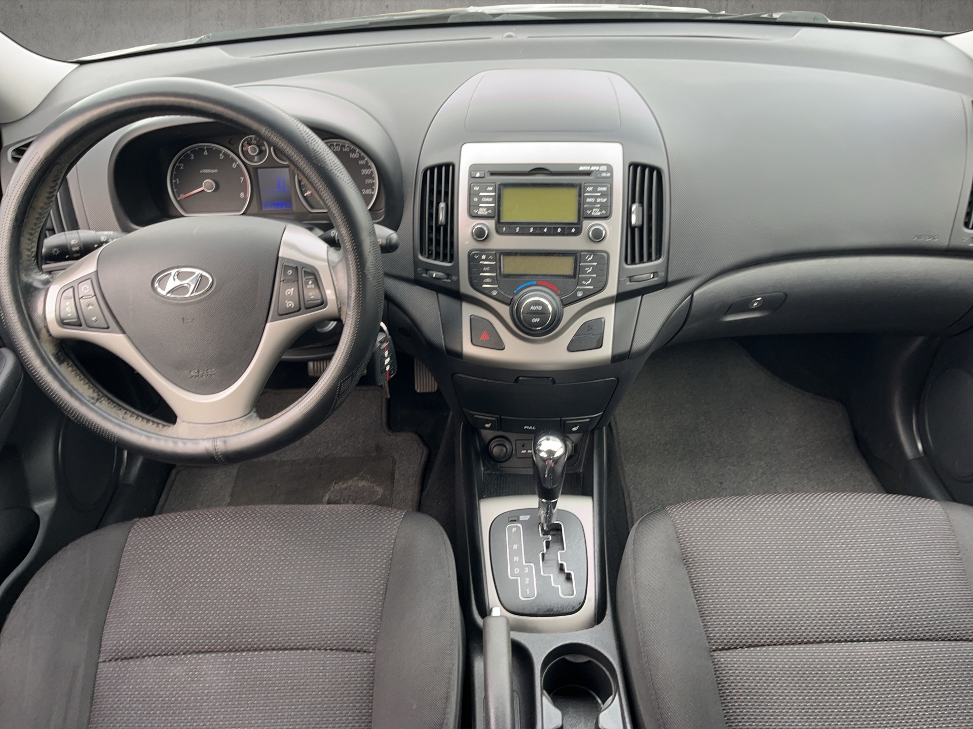 HYUNDAI i30 1.6 Swiss Plus Edition Automatic-image-8