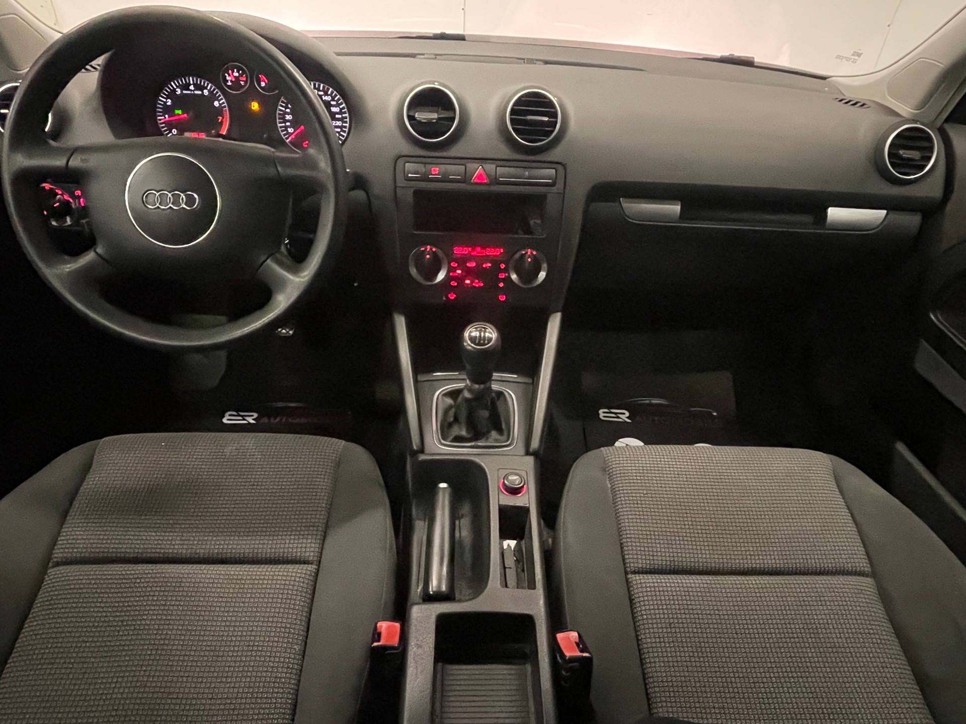 AUDI A3 2.0 FSI Attraction-image-10