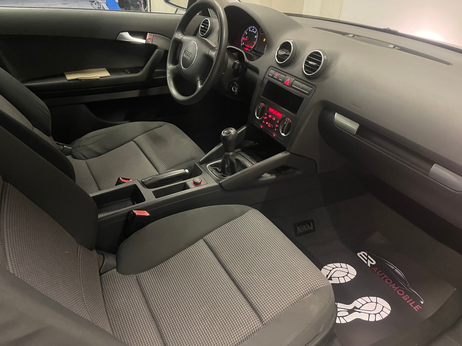 AUDI A3 2.0 FSI Attraction-image-9