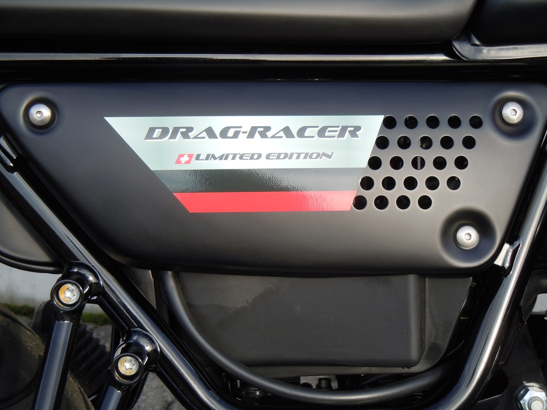 MOTO GUZZI 853 Drag Racer Limited Edition-showroom-element-3