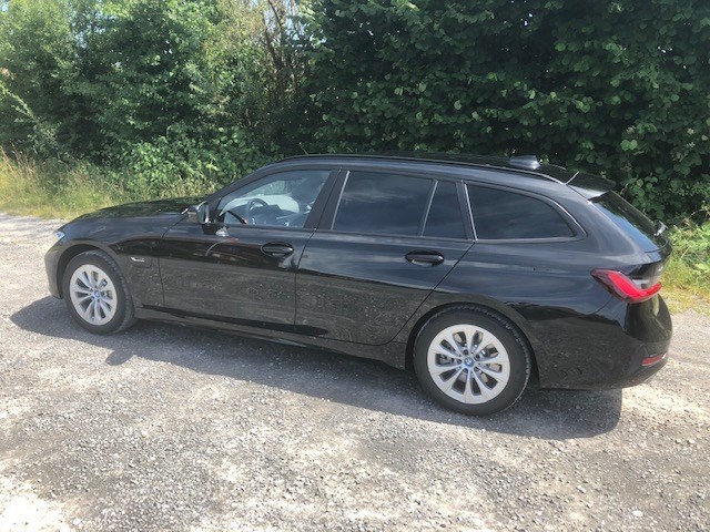 BMW 330e x DriveTouring Steptronic-image-0