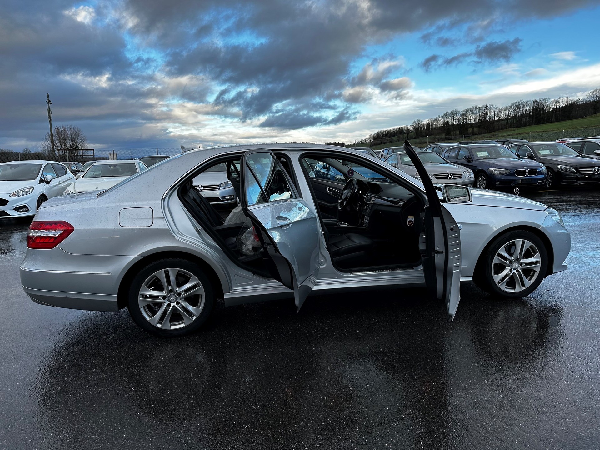 MERCEDES-BENZ E 350 CGI BlueEfficiency Avantgarde 7G-Tronic-image-2