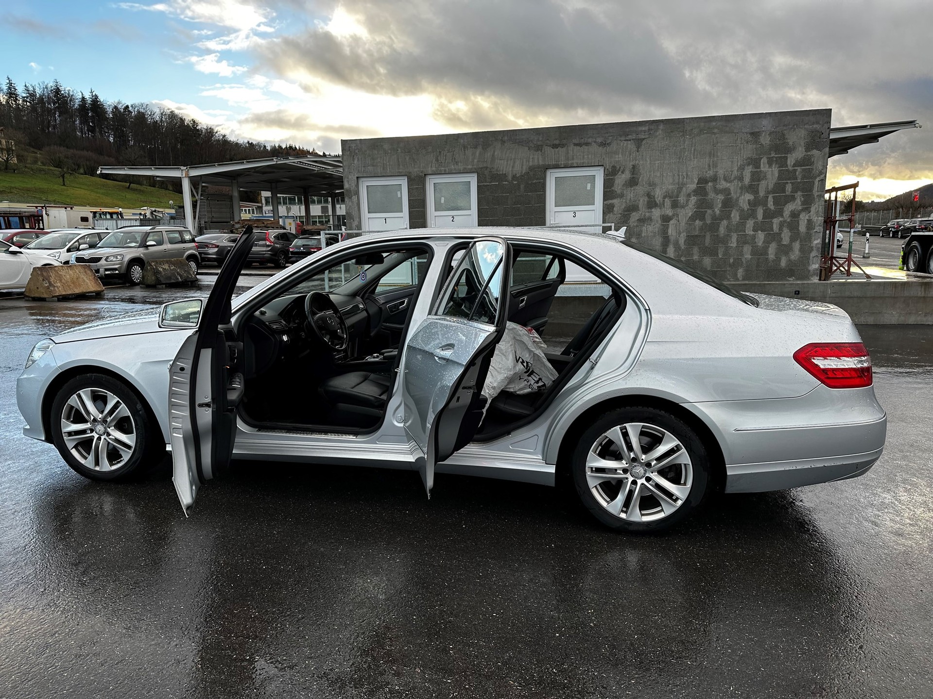 MERCEDES-BENZ E 350 CGI BlueEfficiency Avantgarde 7G-Tronic-image-0