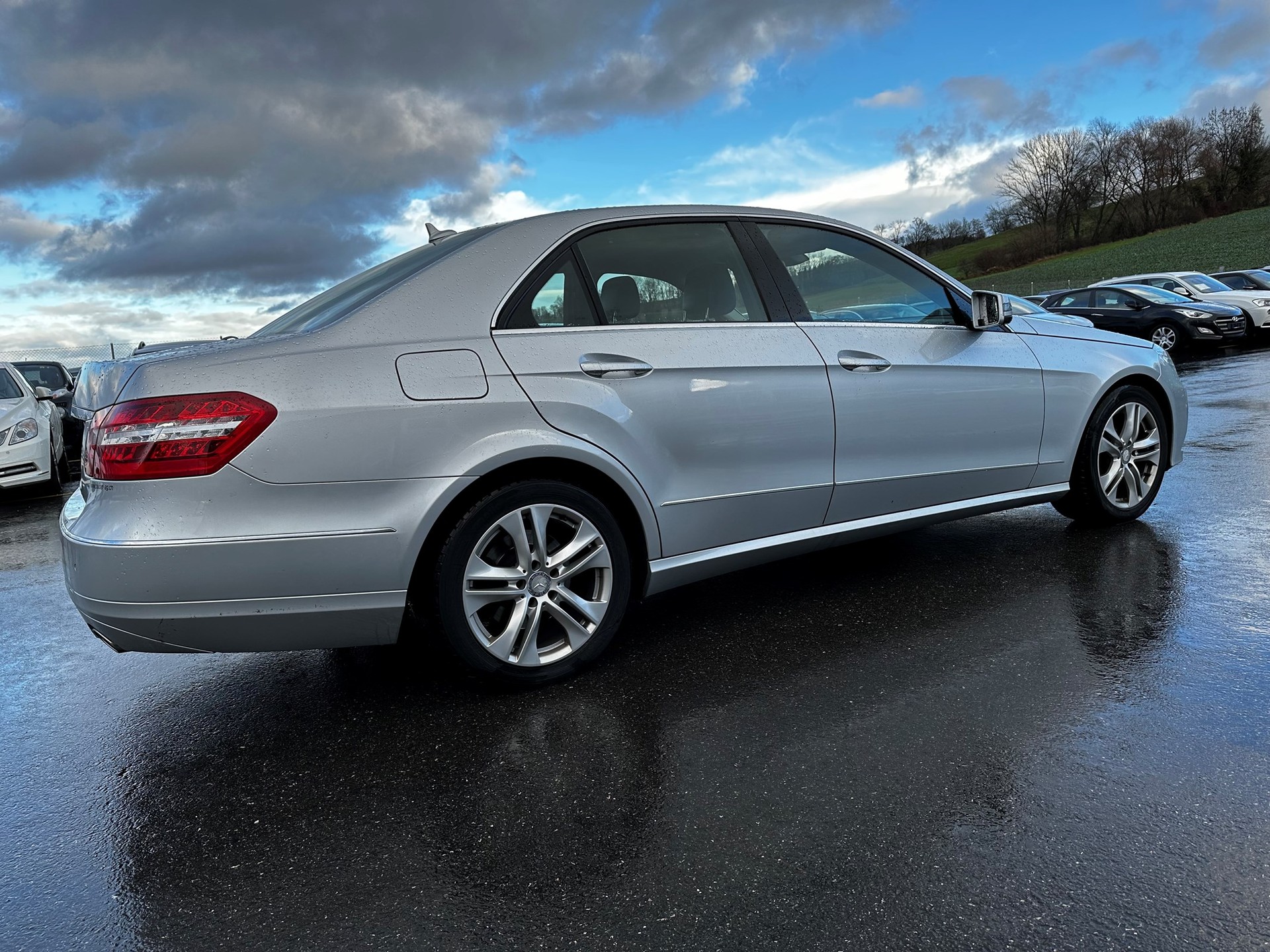 MERCEDES-BENZ E 350 CGI BlueEfficiency Avantgarde 7G-Tronic-image-10