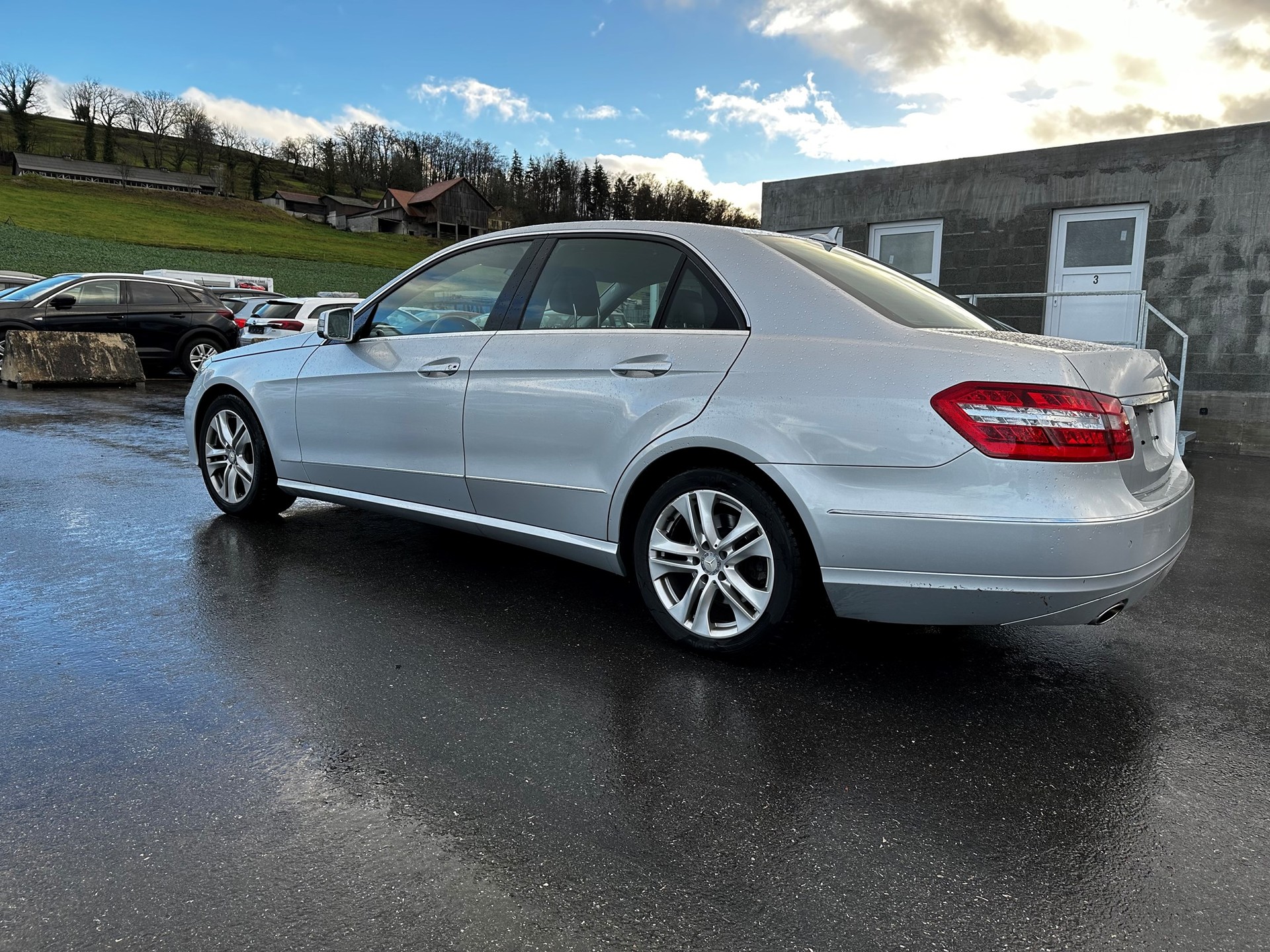 MERCEDES-BENZ E 350 CGI BlueEfficiency Avantgarde 7G-Tronic-image-14