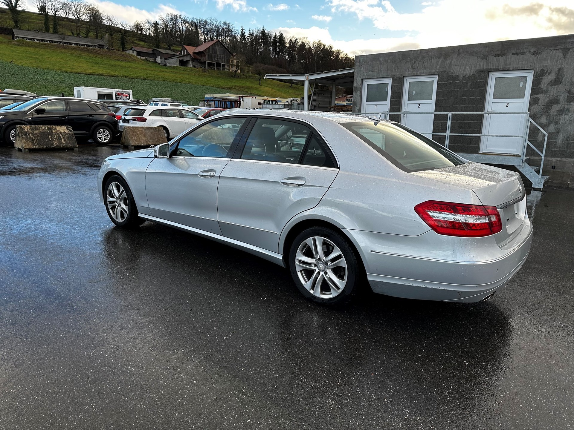 MERCEDES-BENZ E 350 CGI BlueEfficiency Avantgarde 7G-Tronic-image-15