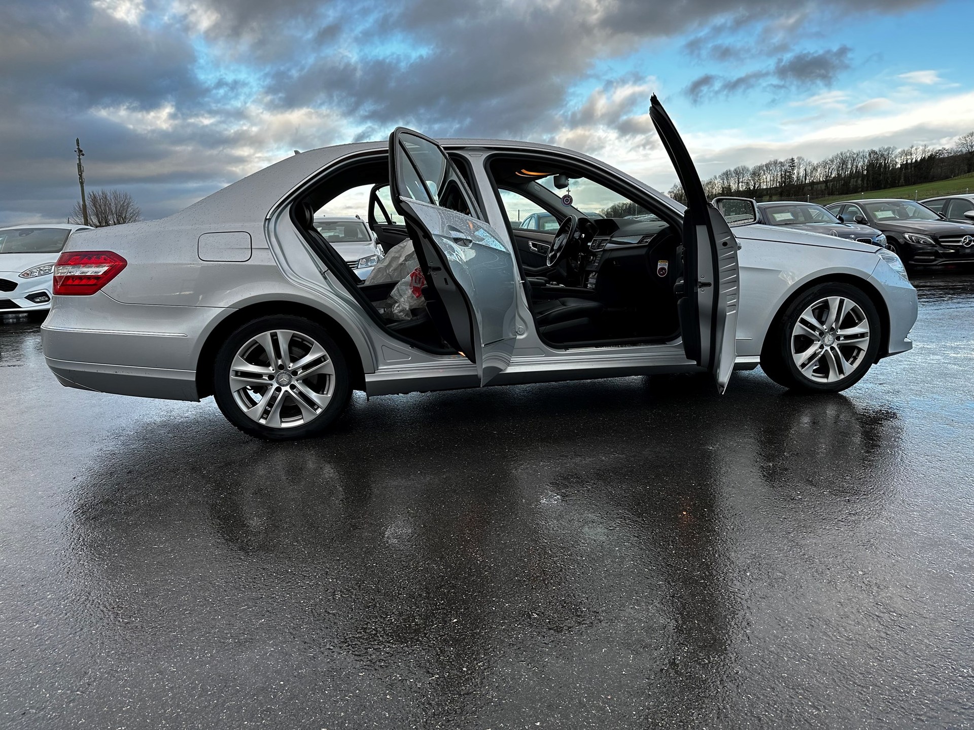 MERCEDES-BENZ E 350 CGI BlueEfficiency Avantgarde 7G-Tronic-image-3
