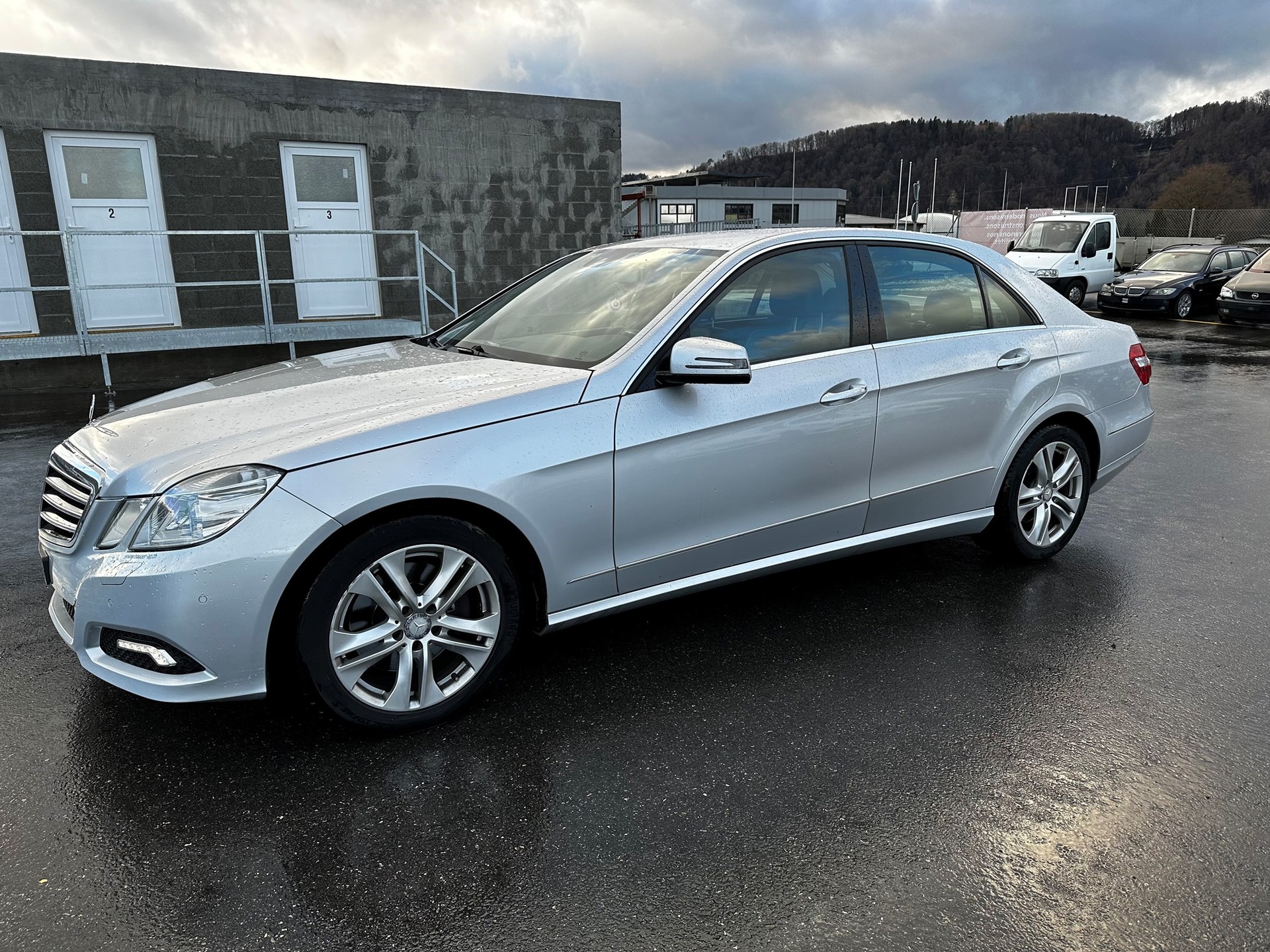 MERCEDES-BENZ E 350 CGI BlueEfficiency Avantgarde 7G-Tronic-image-5