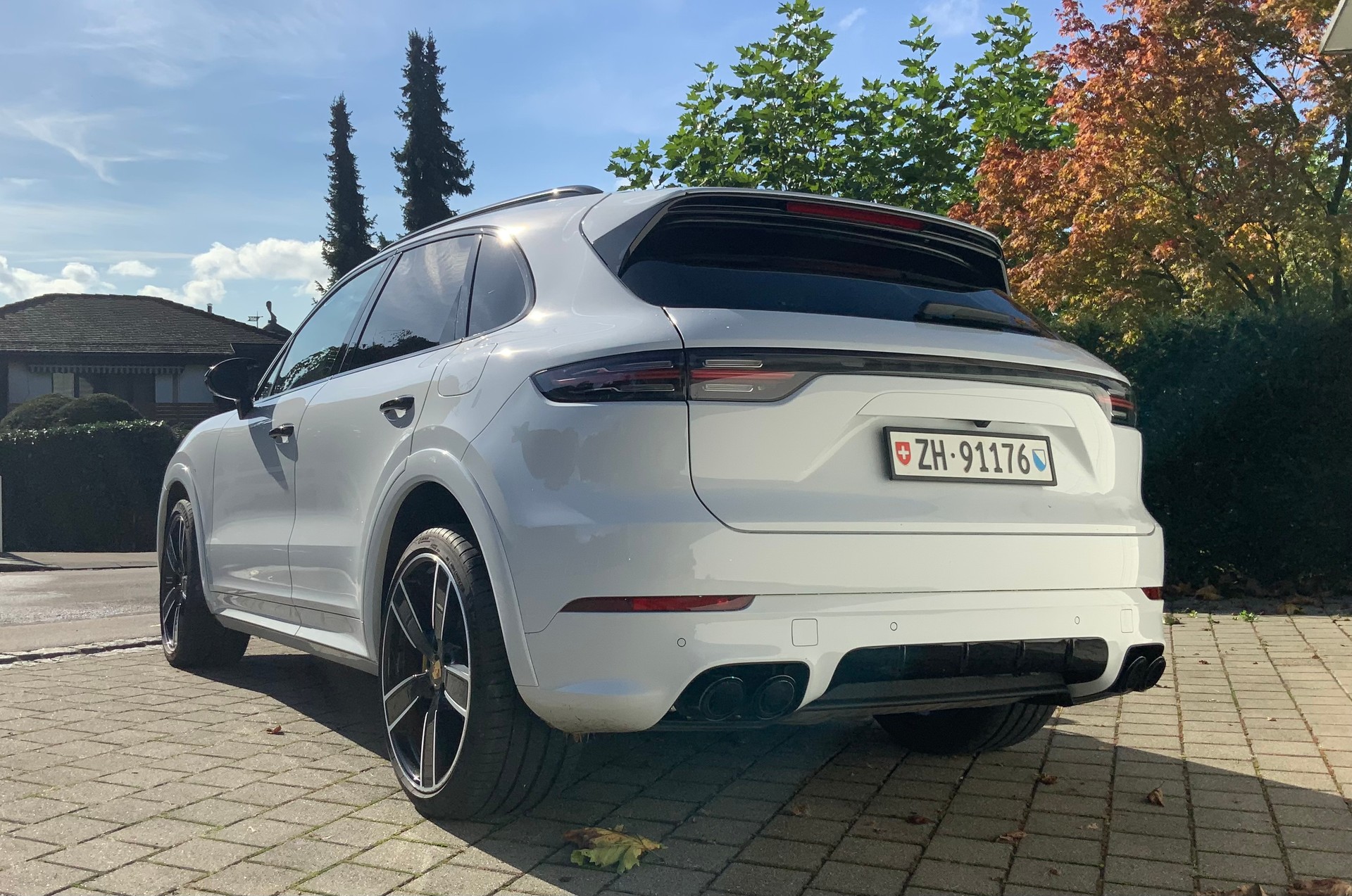 PORSCHE Cayenne Turbo S E-Hybrid-image-5