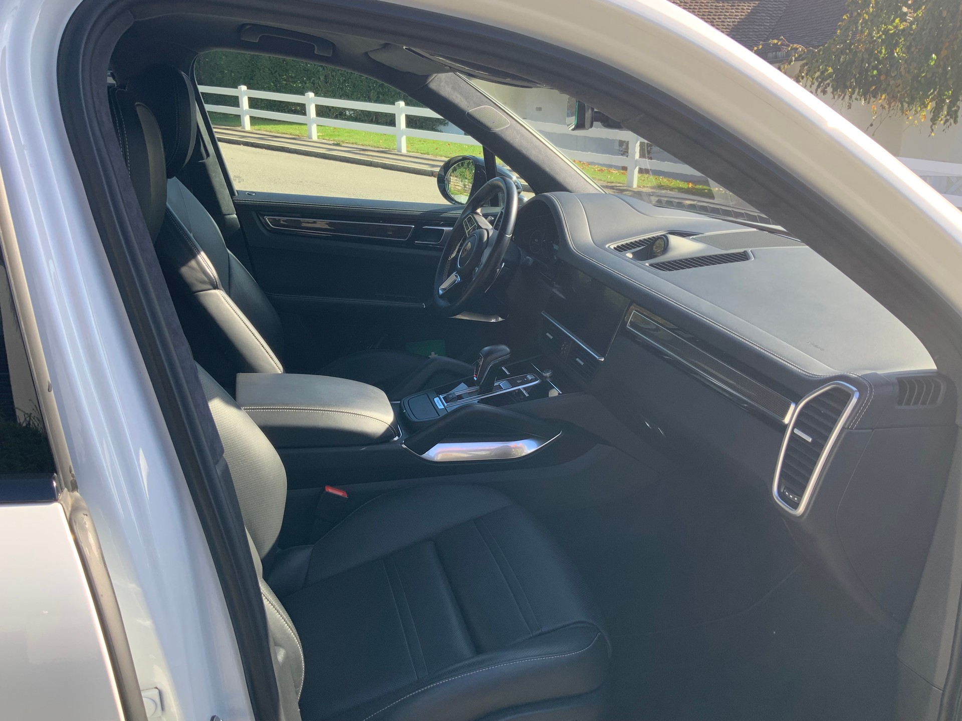 PORSCHE Cayenne Turbo S E-Hybrid-image-7