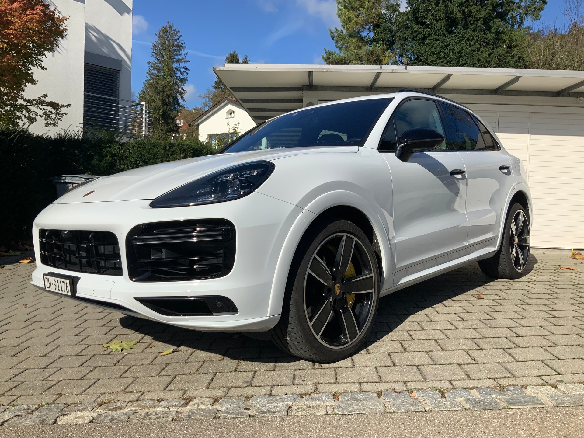 PORSCHE Cayenne Turbo S E-Hybrid-image-1