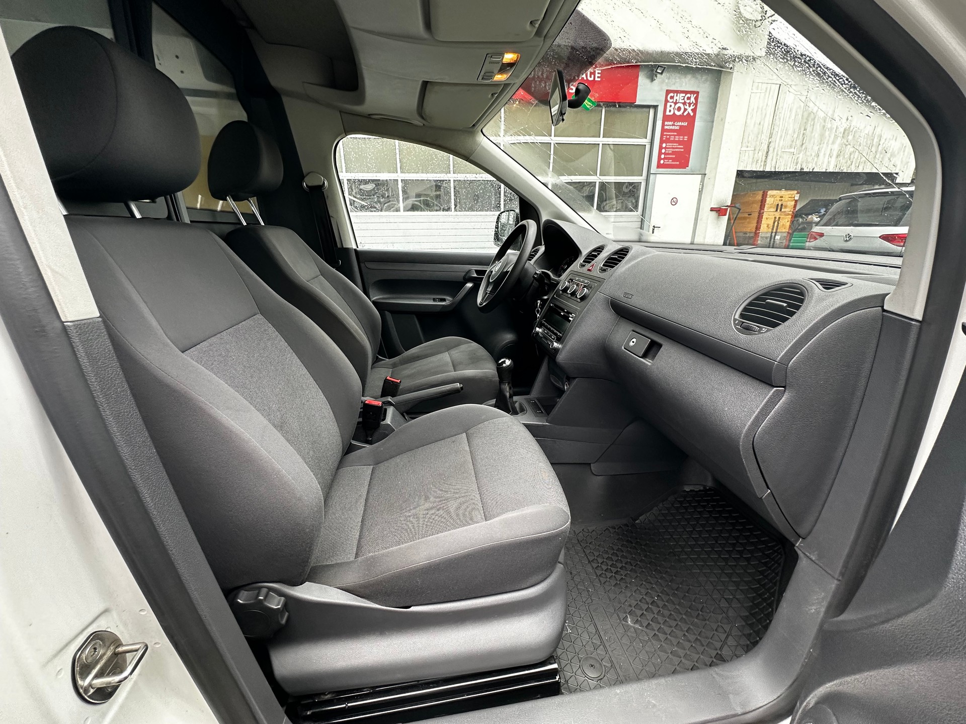 VW caddy-image-8