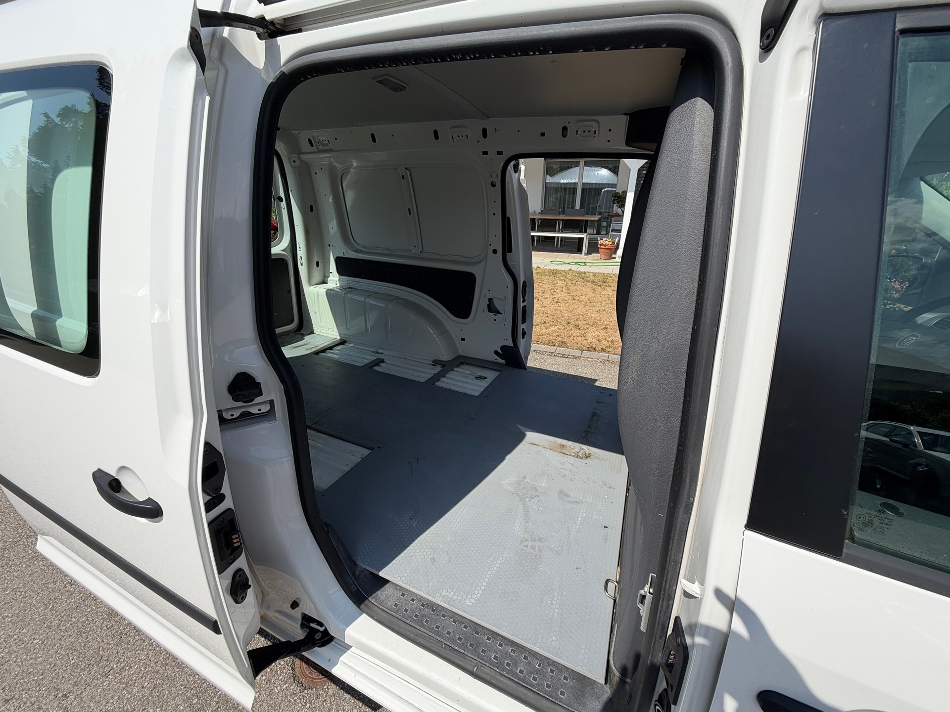 VW caddy-image-11