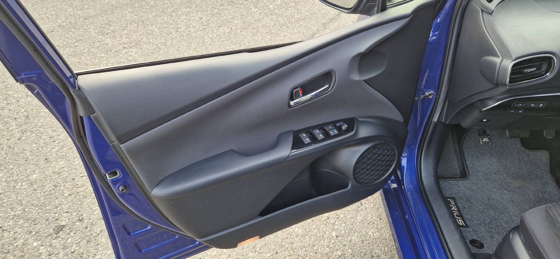 TOYOTA Prius 1.8 VVTi HSD Sol Premium-image-2