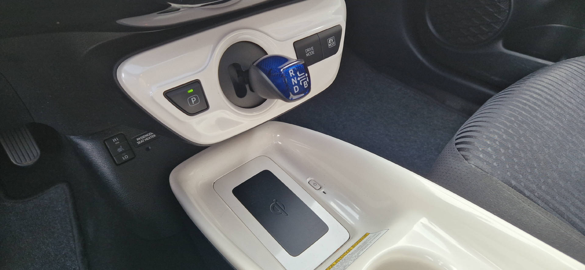 TOYOTA Prius 1.8 VVTi HSD Sol Premium-image-6