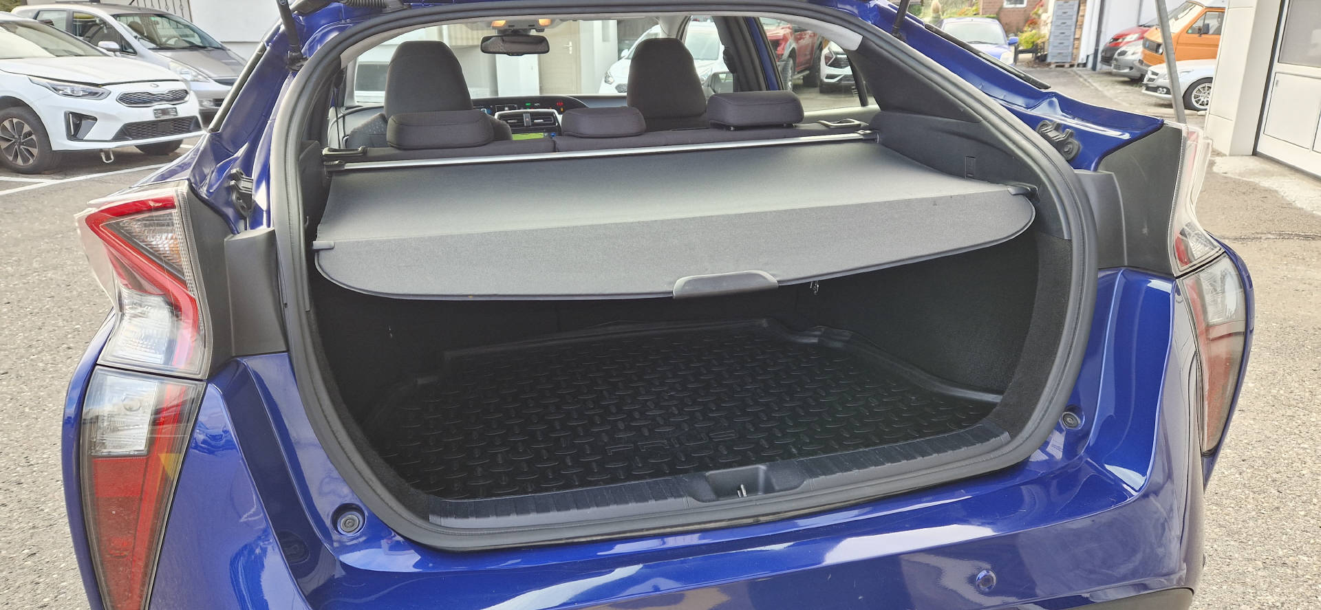 TOYOTA Prius 1.8 VVTi HSD Sol Premium-image-11