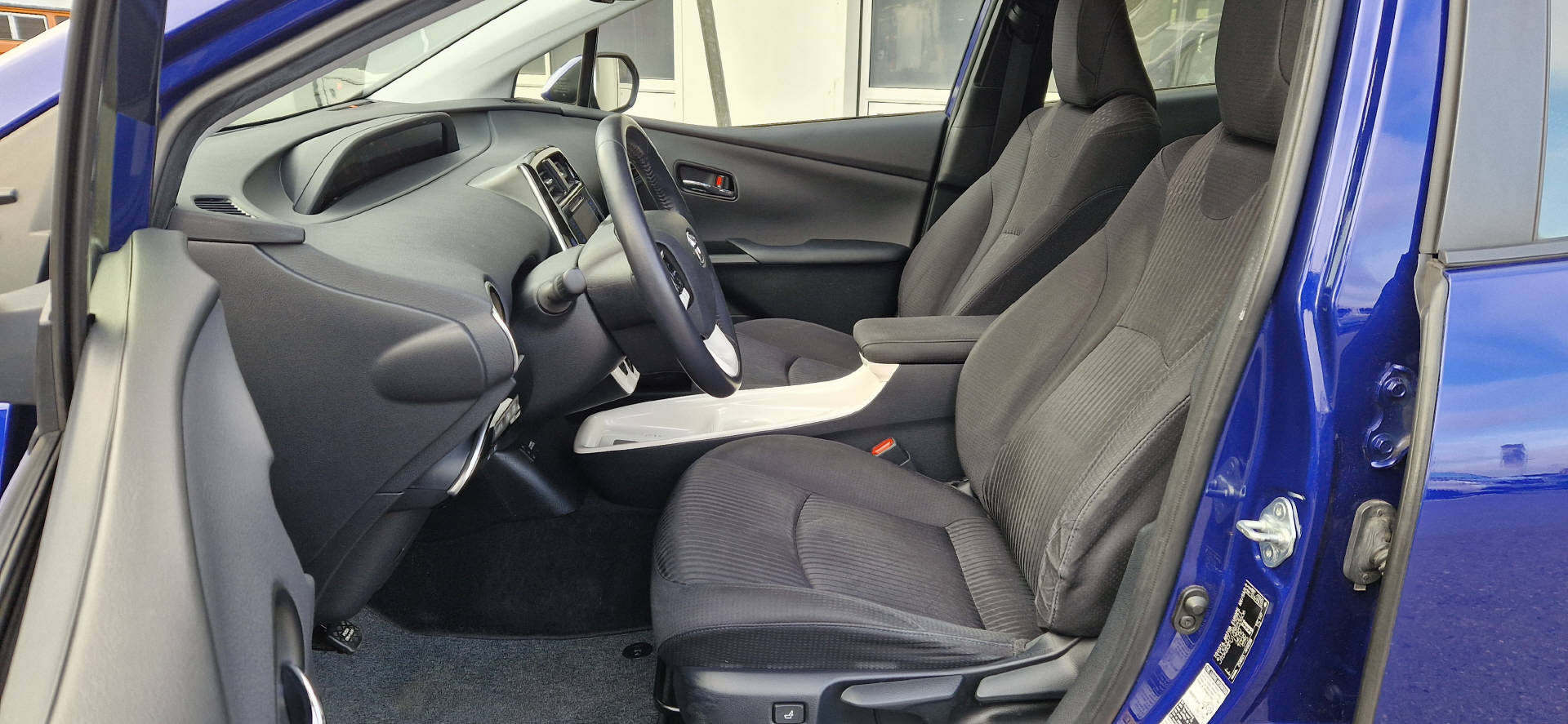 TOYOTA Prius 1.8 VVTi HSD Sol Premium-image-3
