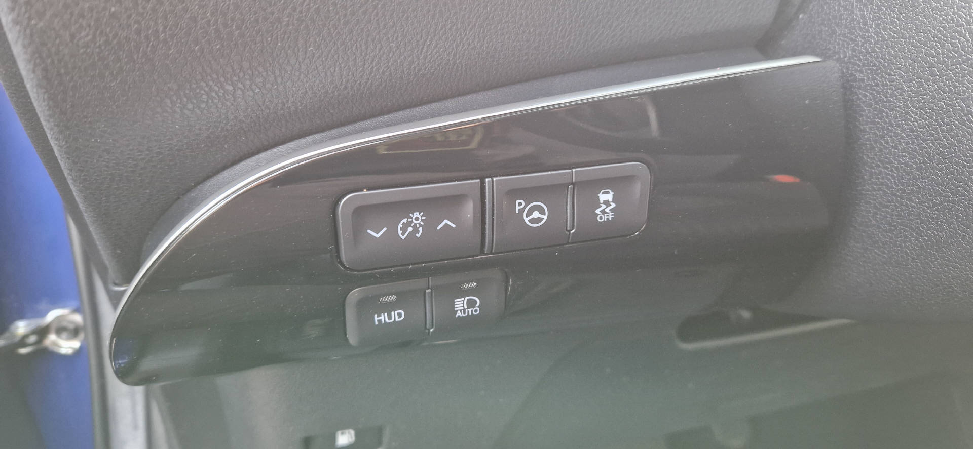 TOYOTA Prius 1.8 VVTi HSD Sol Premium-image-8