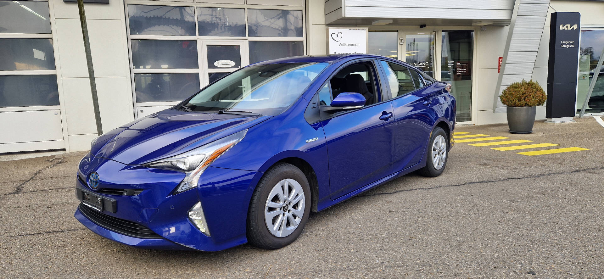 TOYOTA Prius 1.8 VVTi HSD Sol Premium-image-1