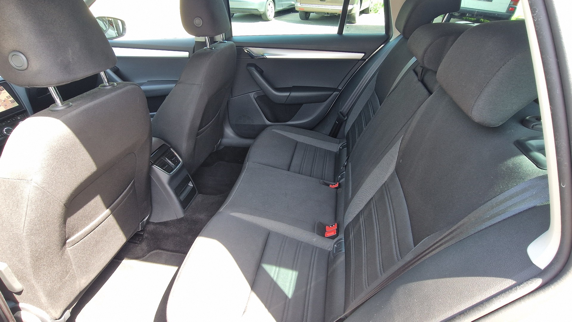 SKODA Octavia Combi 2.0 TDI Ambition 4x4 DSG-image-10