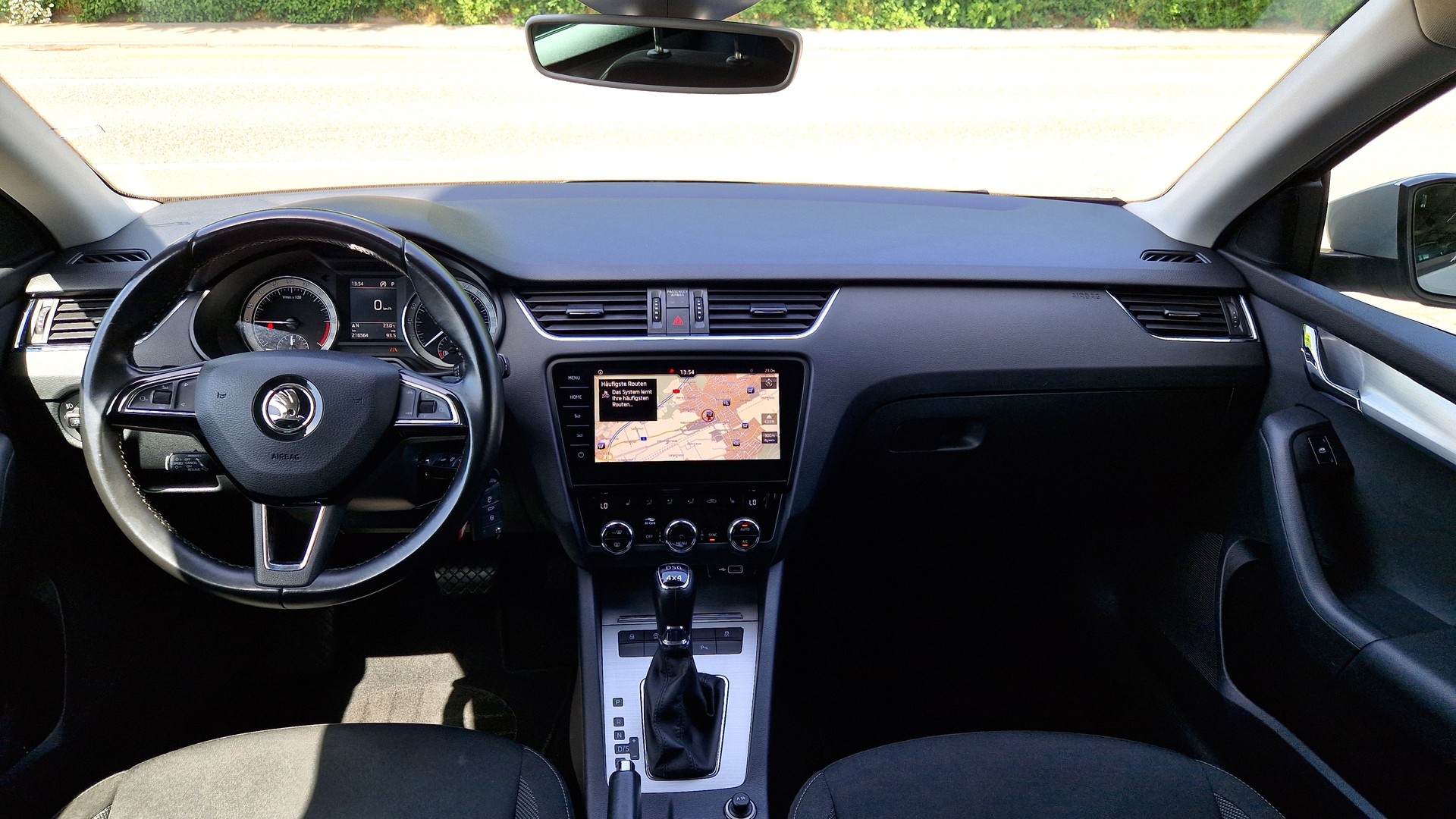 SKODA Octavia Combi 2.0 TDI Ambition 4x4 DSG-image-5