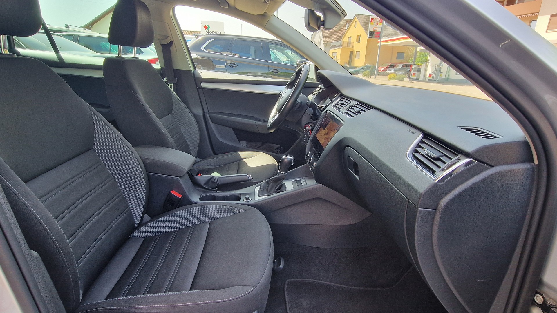 SKODA Octavia Combi 2.0 TDI Ambition 4x4 DSG-image-6