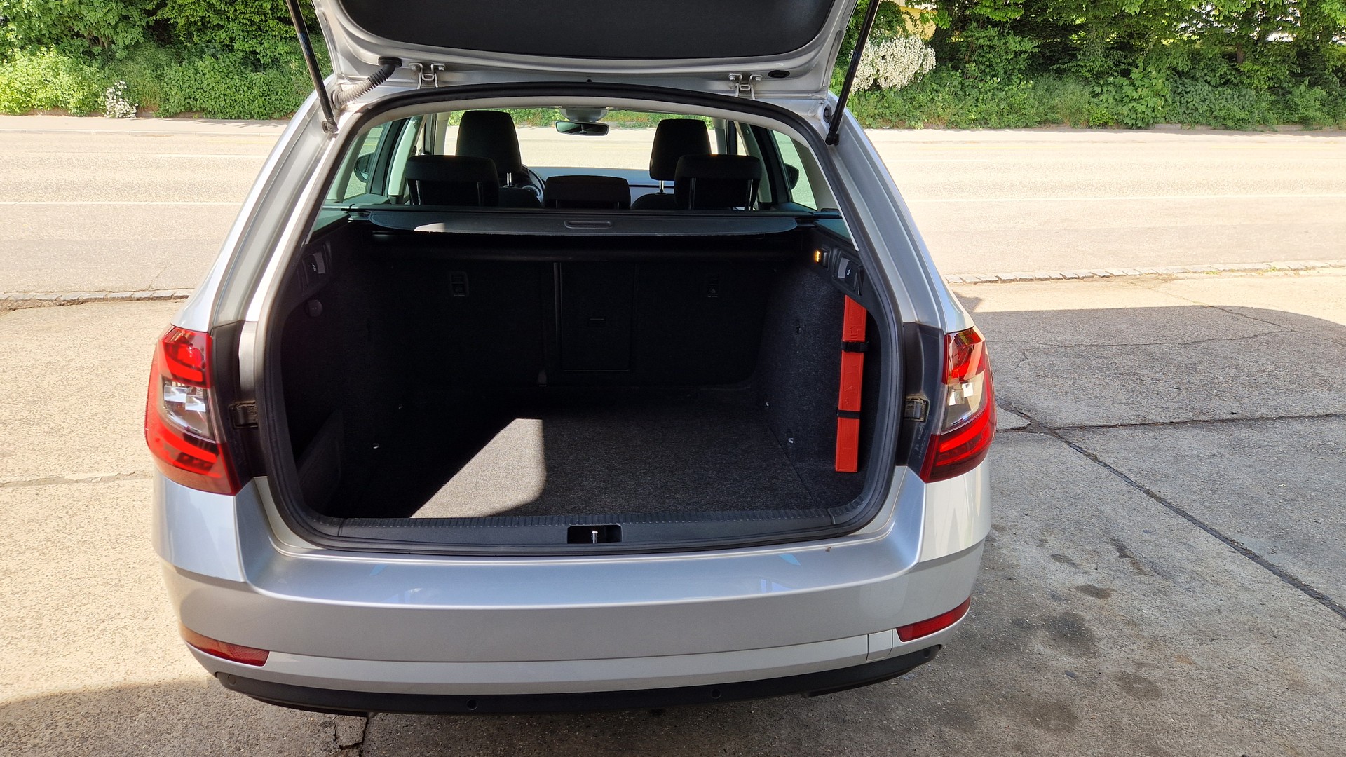 SKODA Octavia Combi 2.0 TDI Ambition 4x4 DSG-image-13