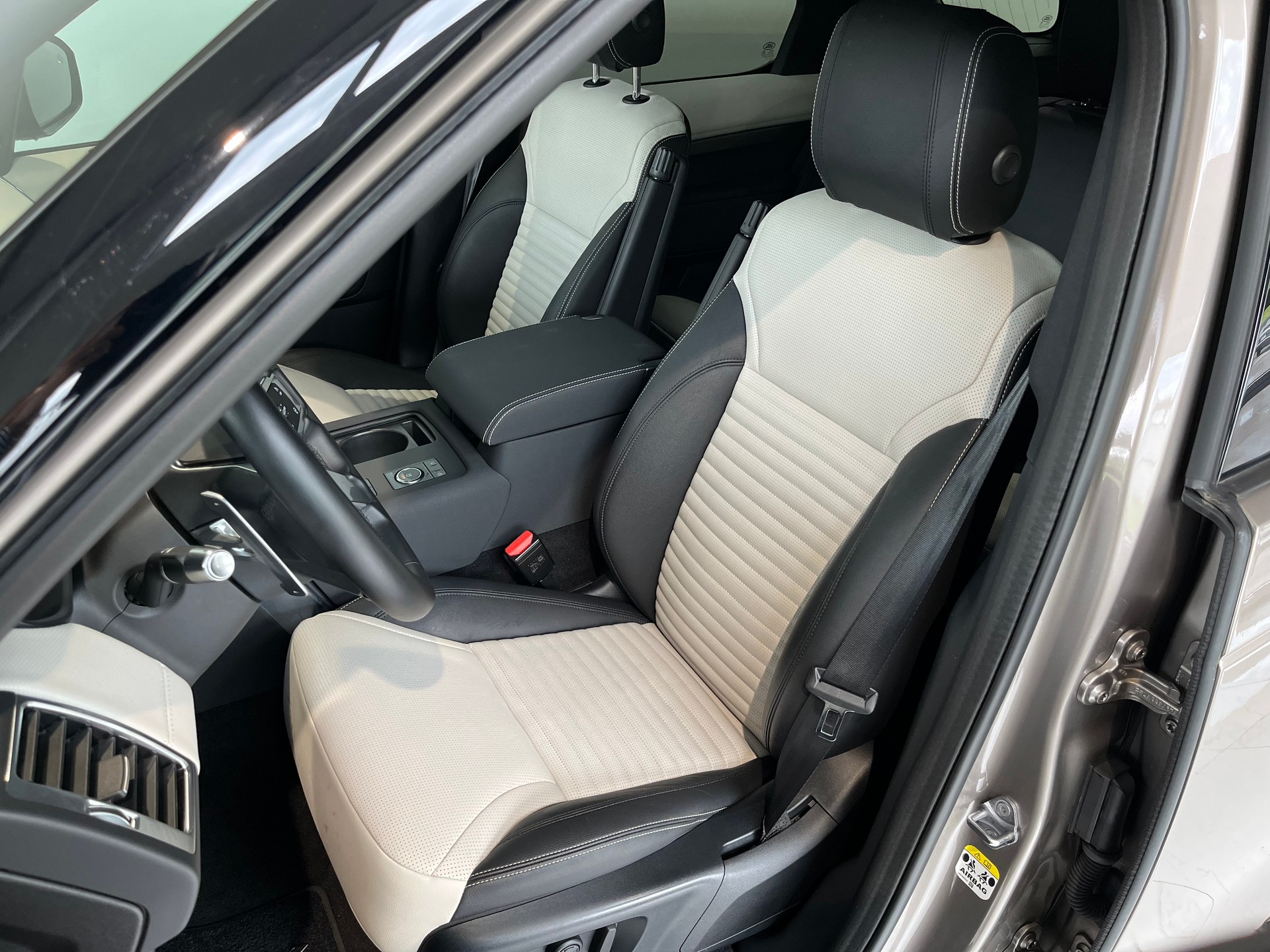 LAND ROVER Discovery 3.0 i6 360 R-Dynamic S AWD Automatic-image-5