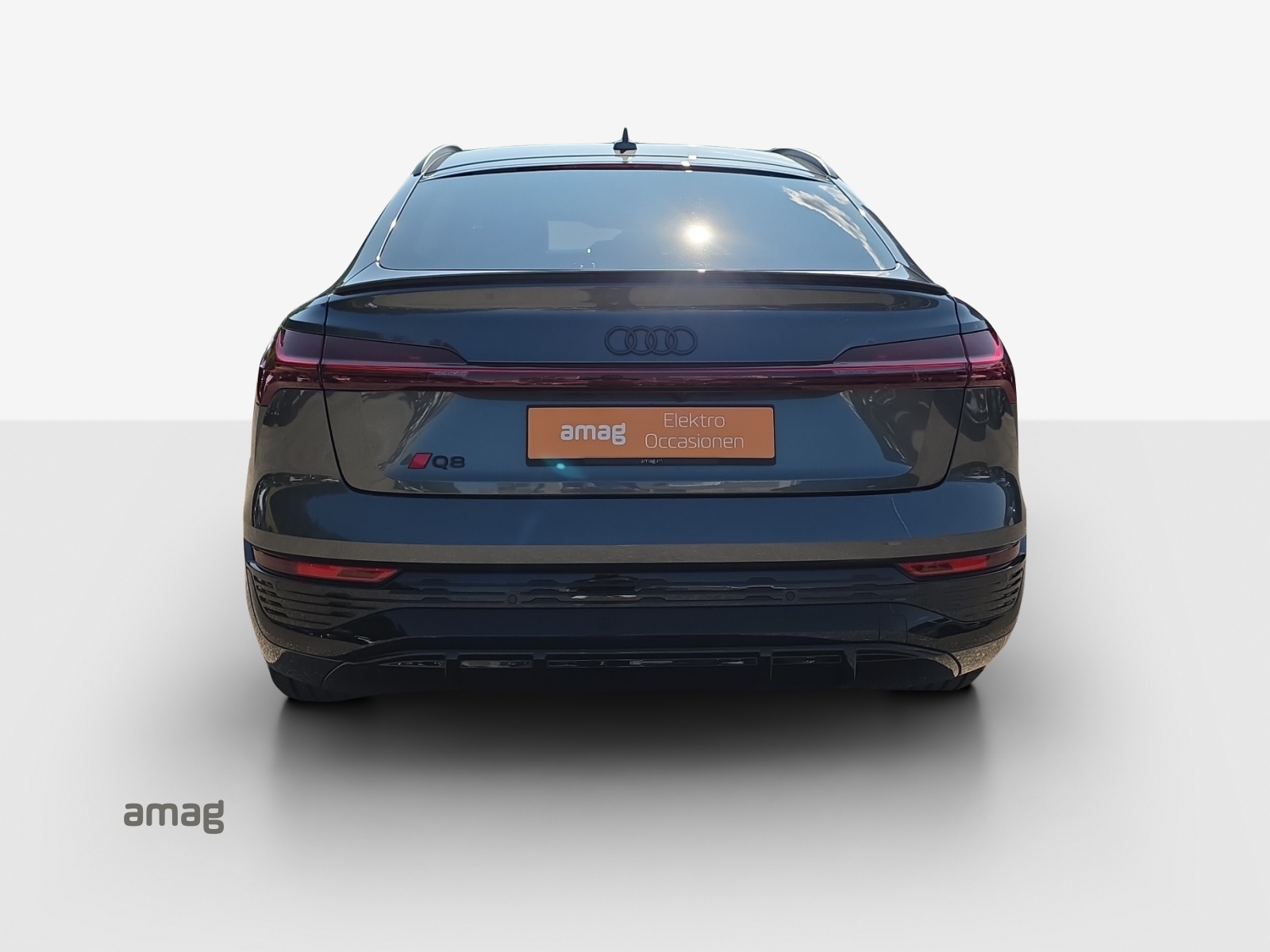 AUDI Q8 Sportback 55 e-tron Black Edition quattro-image-4