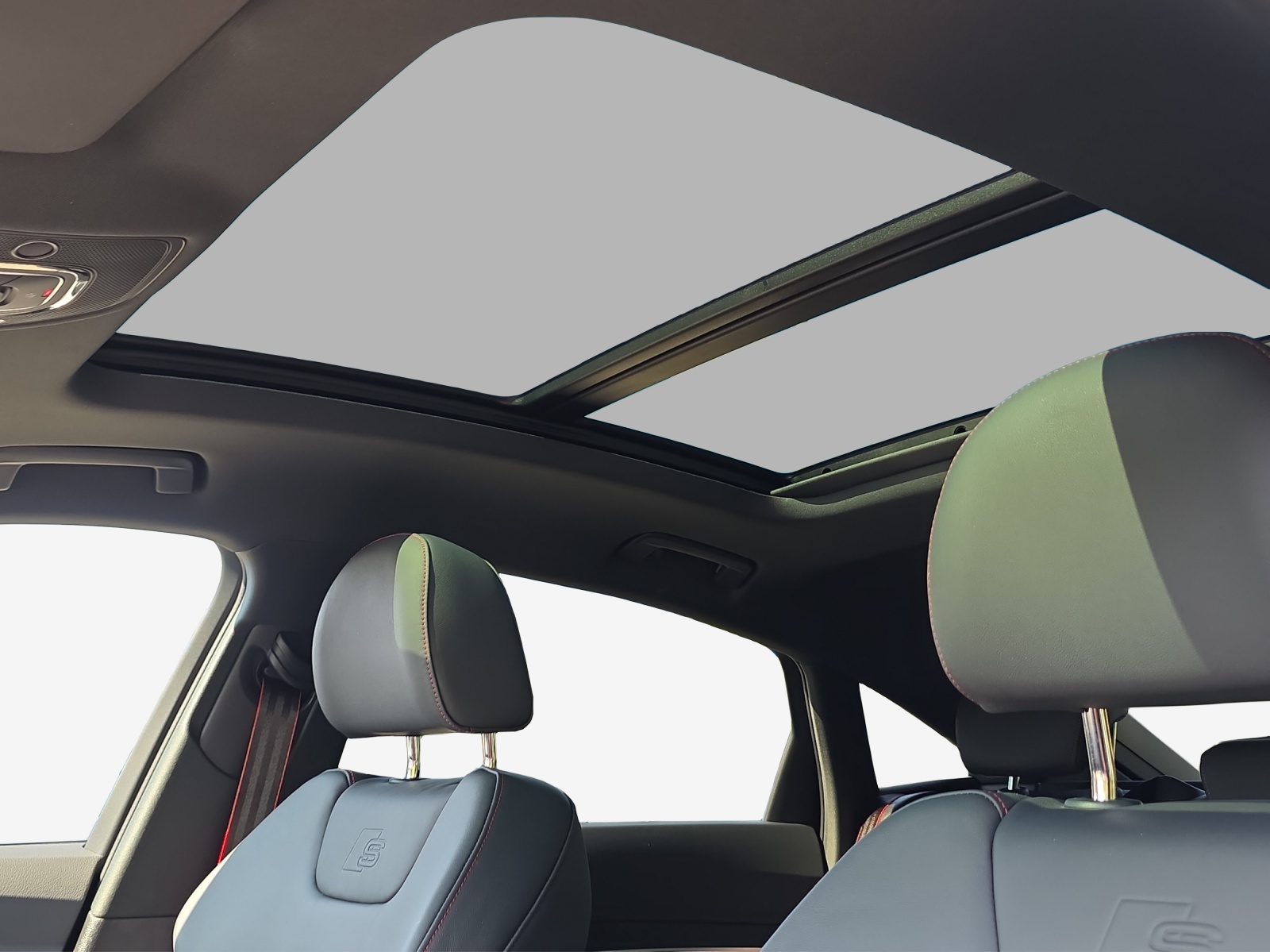 AUDI Q8 Sportback 55 e-tron Black Edition quattro-image-16