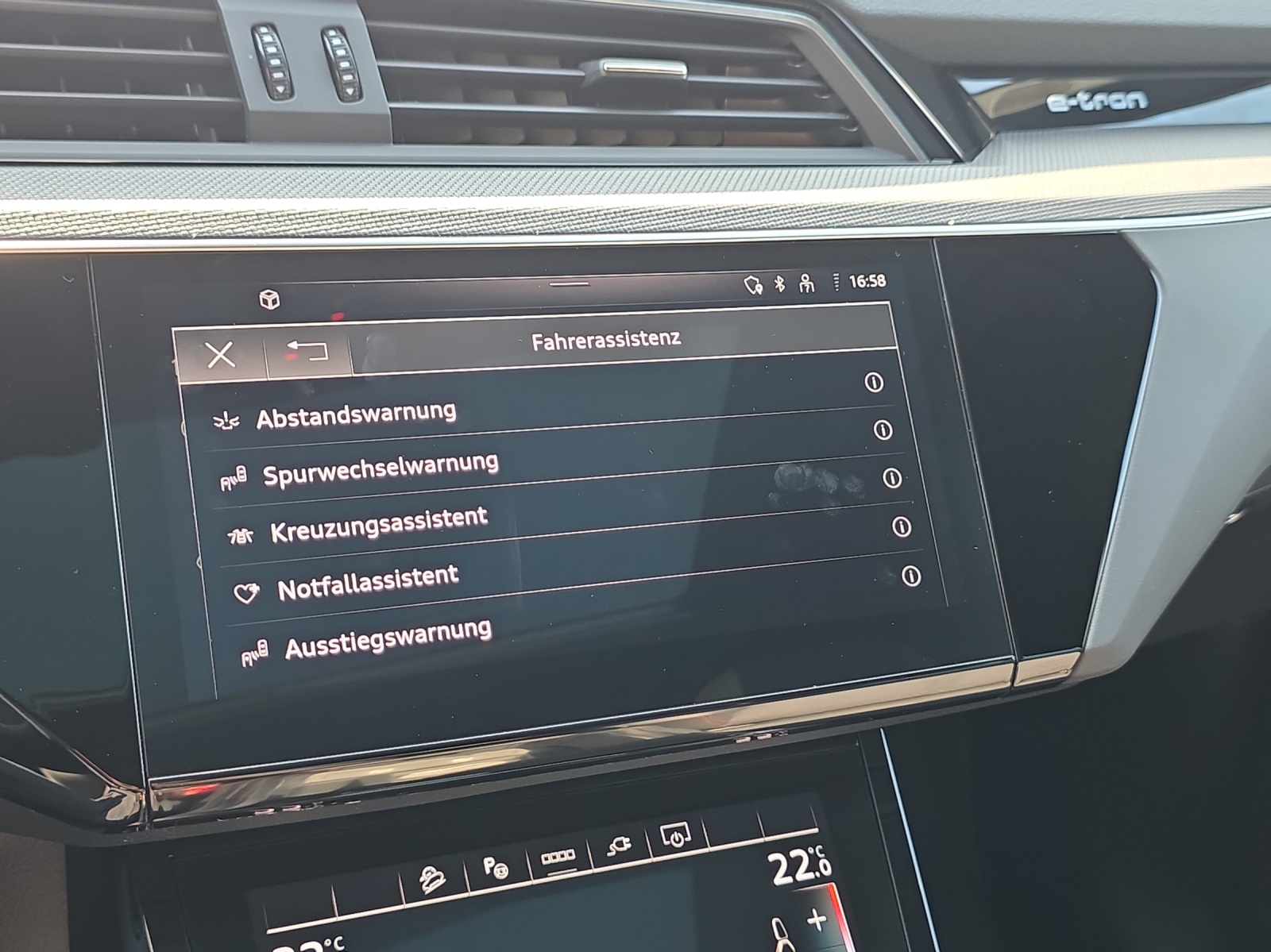 AUDI Q8 Sportback 55 e-tron Black Edition quattro-image-14