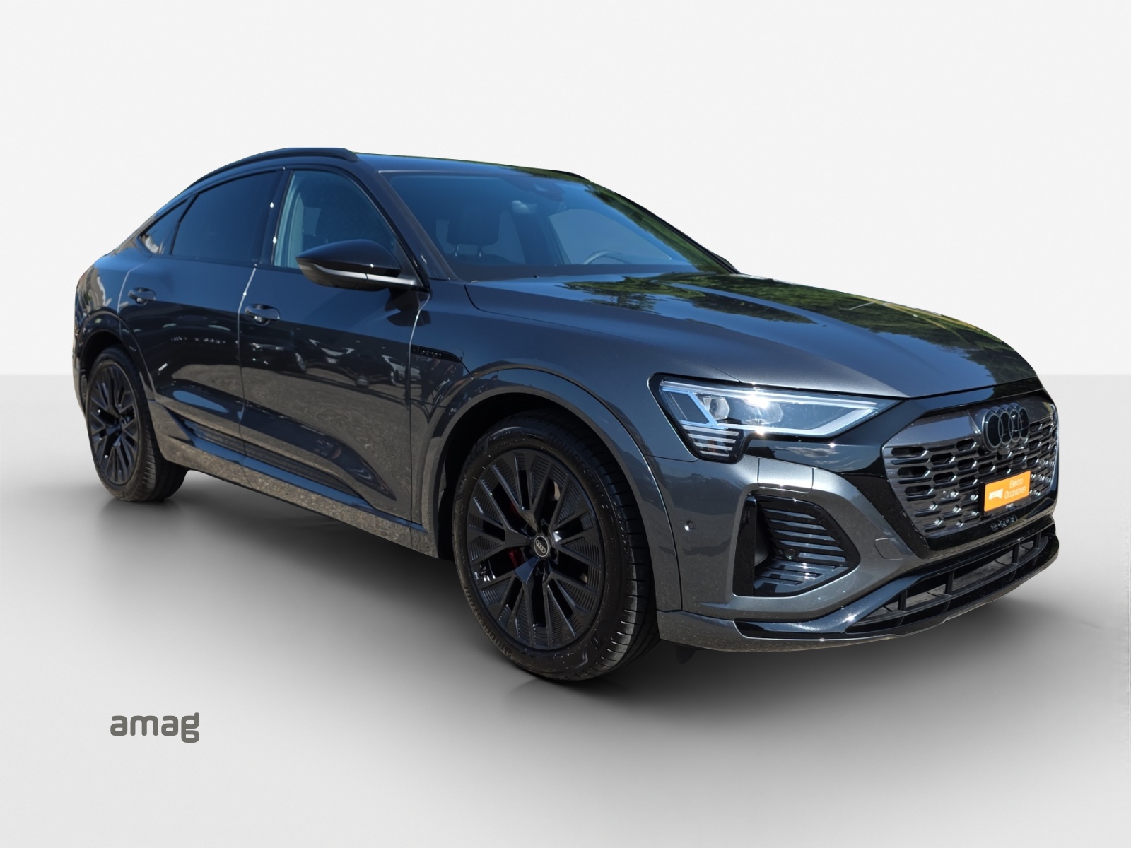 AUDI Q8 Sportback 55 e-tron Black Edition quattro-image-6