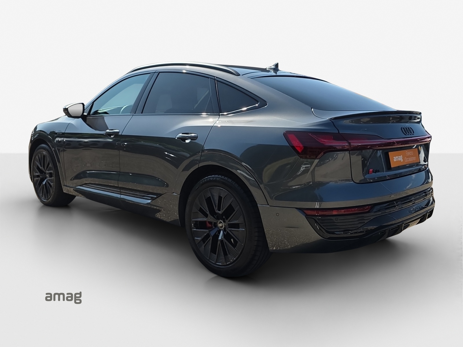 AUDI Q8 Sportback 55 e-tron Black Edition quattro-image-2